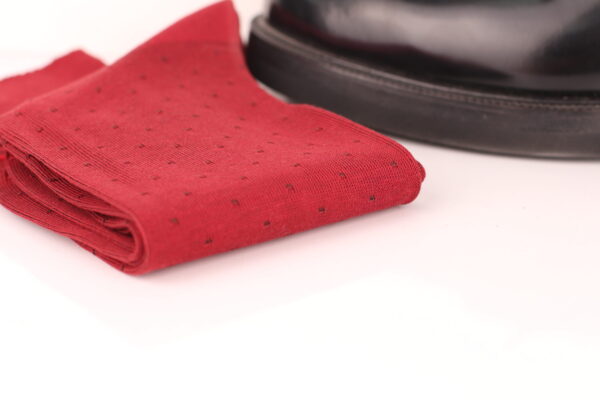 BURGUNDY PIN DOTS MID CALF SOCKS