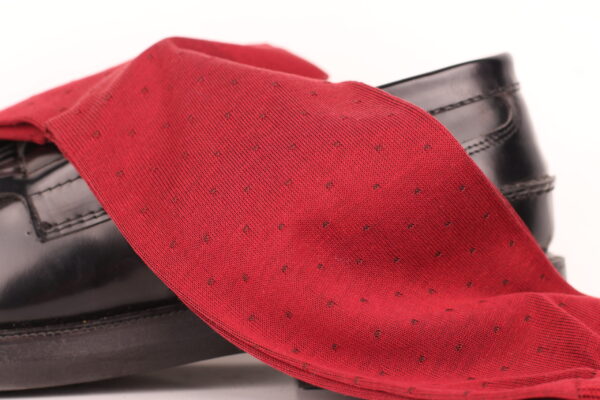 BURGUNDY PIN DOTS MID CALF SOCKS - Image 2